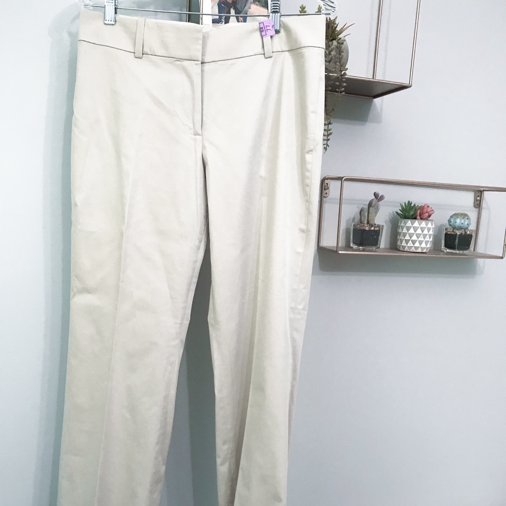 Barely Worn Ann Taylor Straight Leg Khaki Pants
